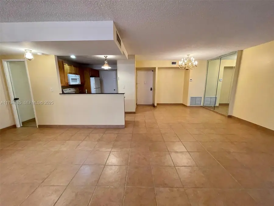 4330 Hillcrest Dr #214, Hollywood, FL 33021 - Image #3