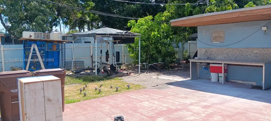 940 E 9th Pl, Hialeah, FL 33010 - #3
