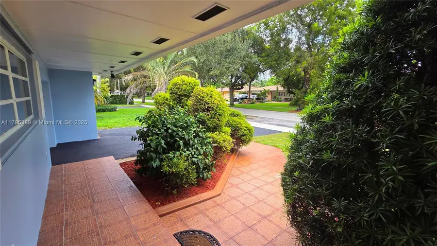 14020 Alamanda Ave, Miami Lakes, FL 33014 - Image #3