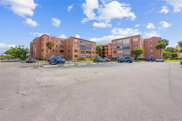 2861 Somerset Dr #104, Lauderdale Lakes, FL 33311