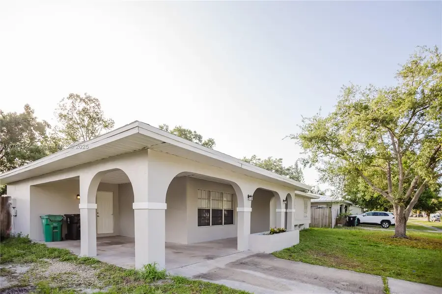 323 NE Midfield Ln, Port Saint Lucie, FL 34983 - Image #2