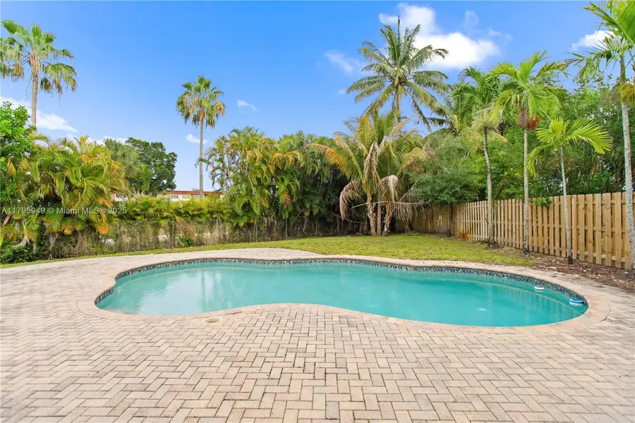 1051 SW 95th Ter, Pembroke Pines, FL 33025 - #3