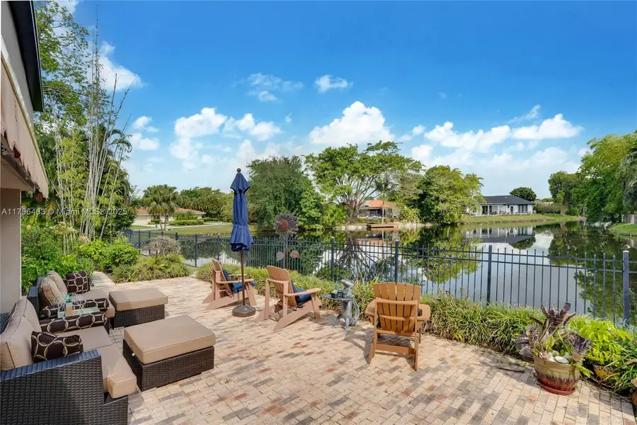 610 Lake Dasha Cir, Plantation, FL 33324 - Image #2