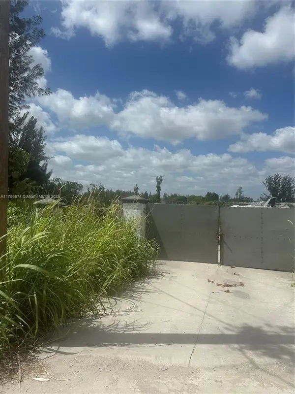 14400 205, Miami, FL 33196