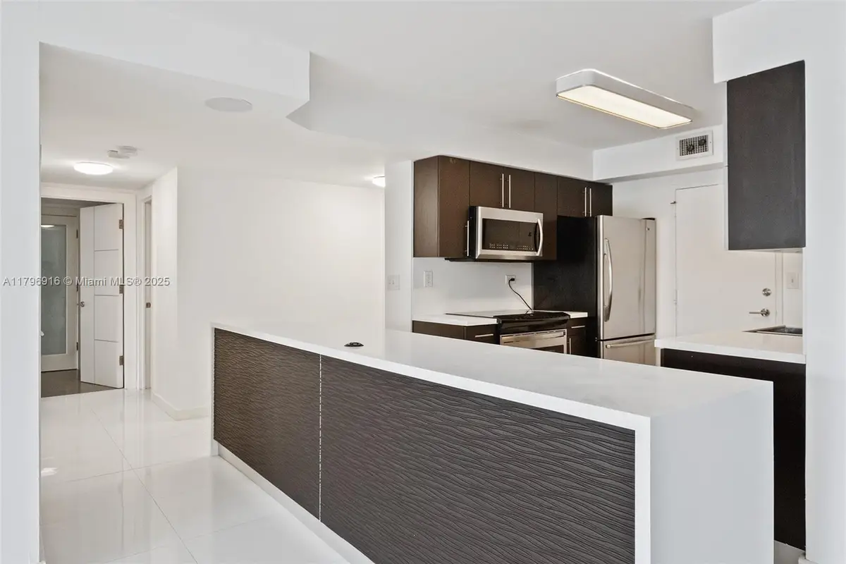 800 NE 195th St #204, Miami, FL 33179 - Image #1