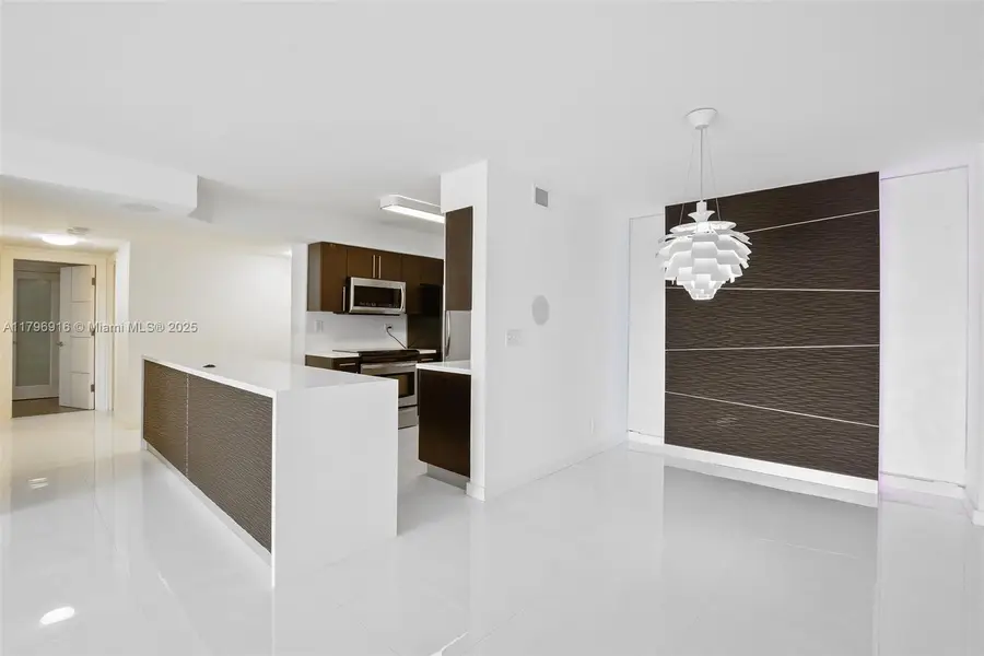 800 NE 195th St #204, Miami, FL 33179 - Image #2