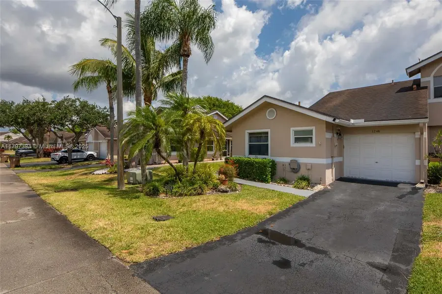 1248 W Lakes Dr, Deerfield Beach, FL 33442 - Image #2