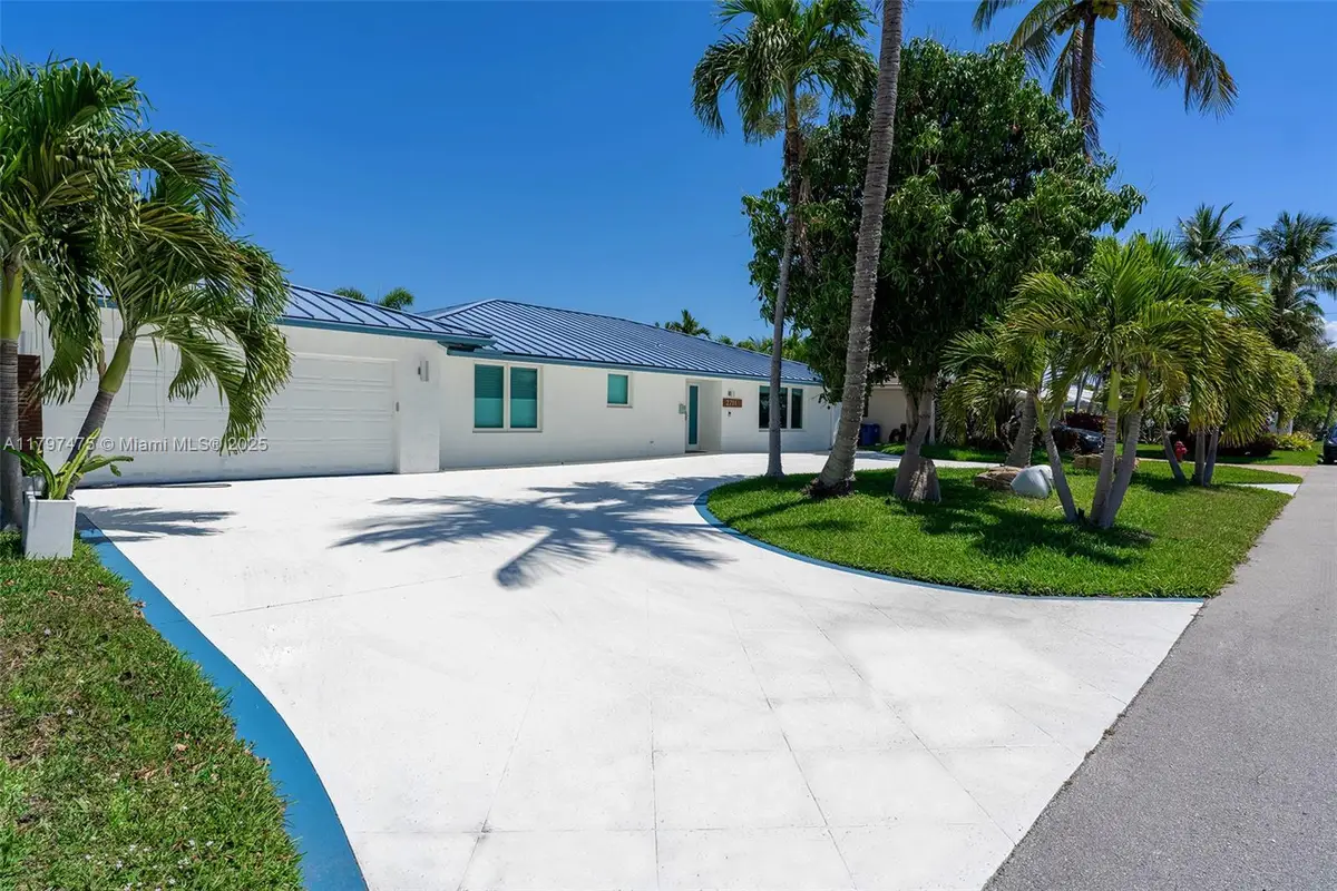 2711 NE 57th Ct, Fort Lauderdale, FL 33308 - Image #1