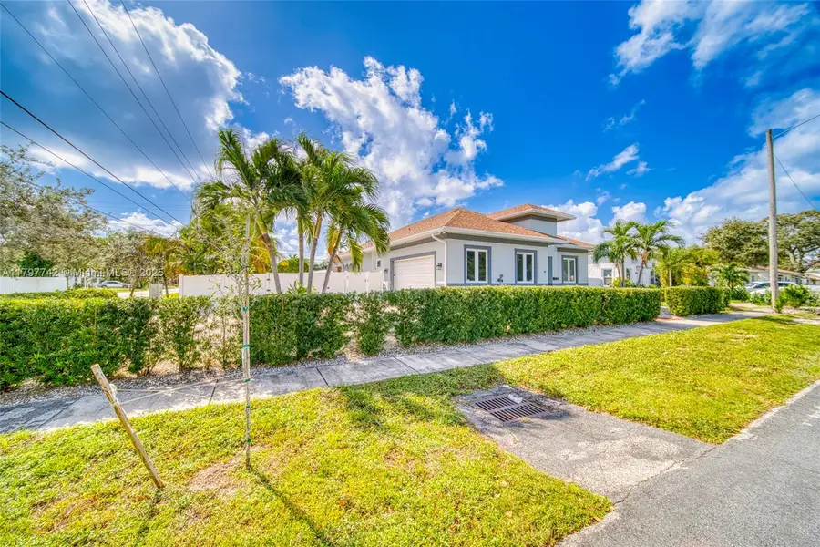 207 SW 11th St, Dania Beach, FL 33004 - Image #2