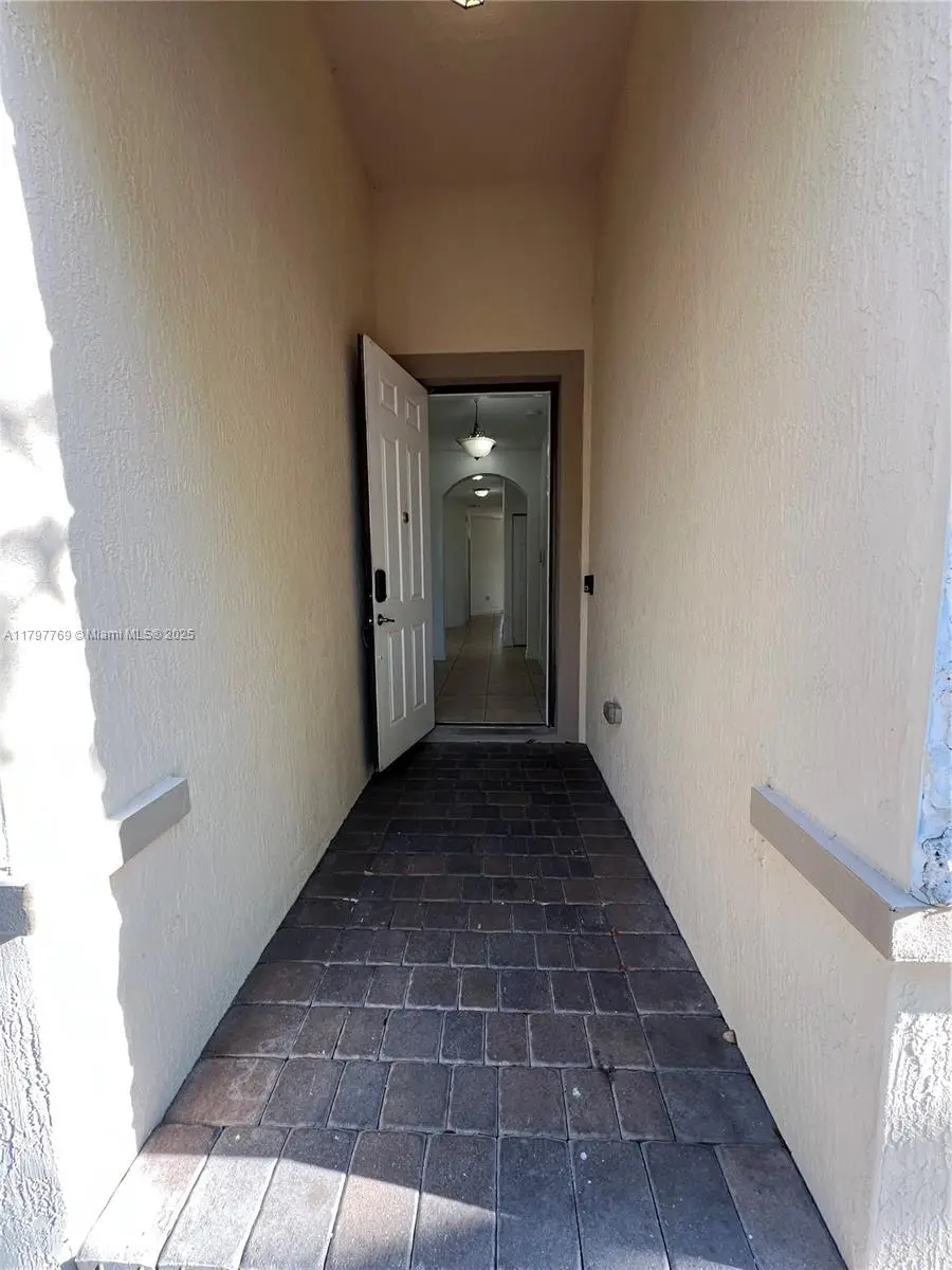 2442 NE 3rd Ct, Homestead, FL 33033 - Image #3