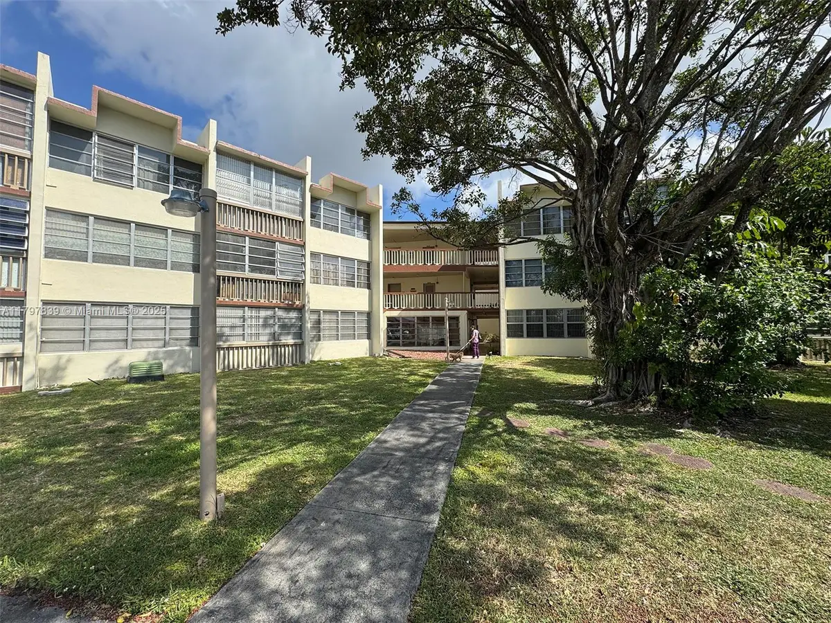 Address Withheld By Seller, Miami, FL 33179 - Image #1