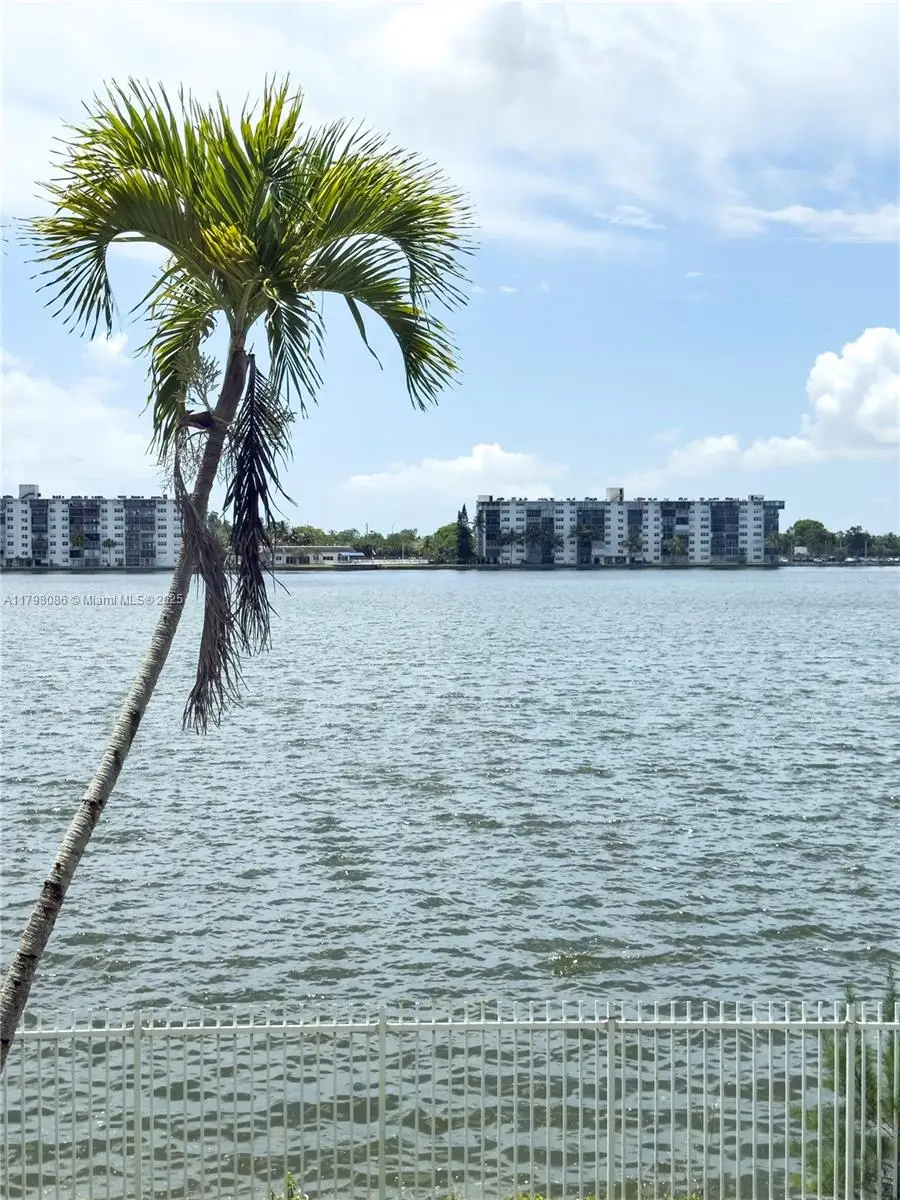 1100 NE 191st St #25E, Miami, FL 33179 - Image #1