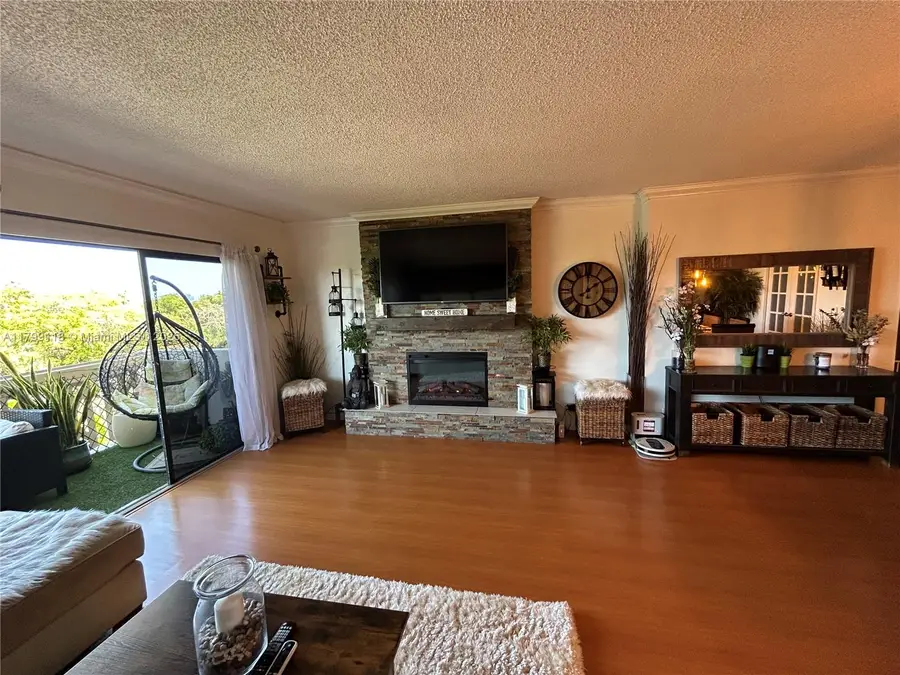 800 NE 195th St #409, Miami, FL 33179 - Image #2