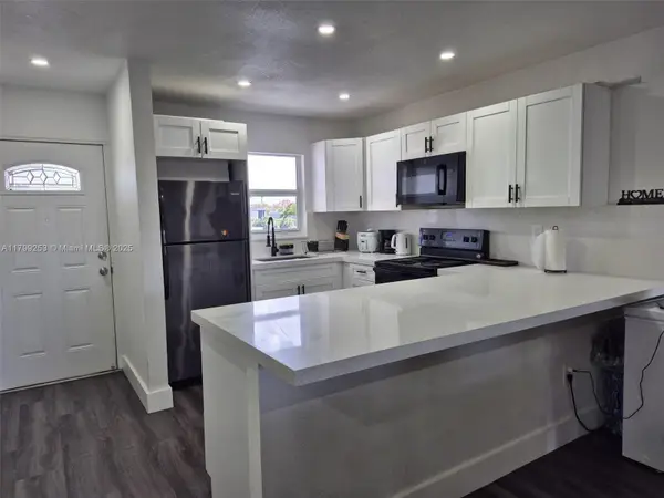 6850 W 16th Dr #320, Hialeah, FL 33014