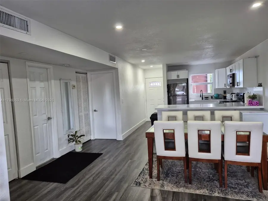 6850 W 16th Dr #320, Hialeah, FL 33014 - Image #2