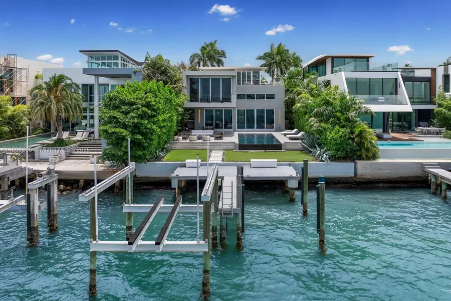 1379 N Venetian Way, Miami, FL 33139 - Image #2