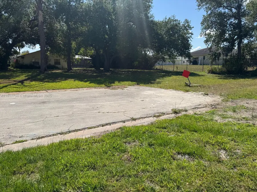 936 Zana Dr, Fort Myers, FL 33905 - #2