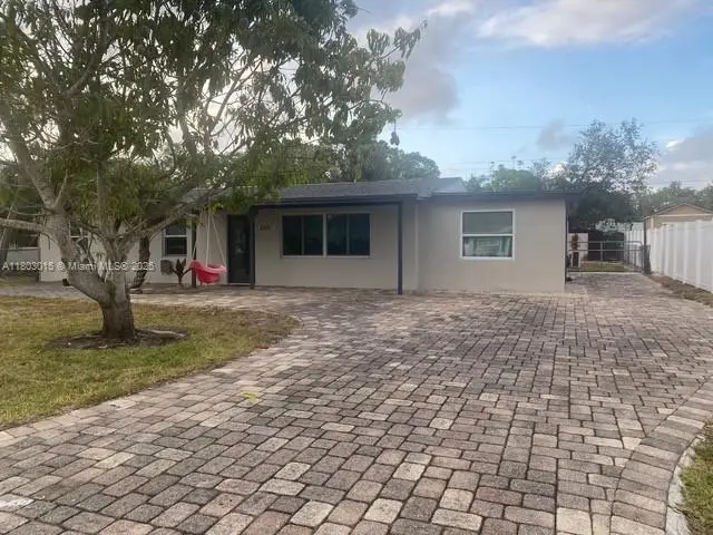 3915 Lotus Dr, Naples, FL 34104 - #1