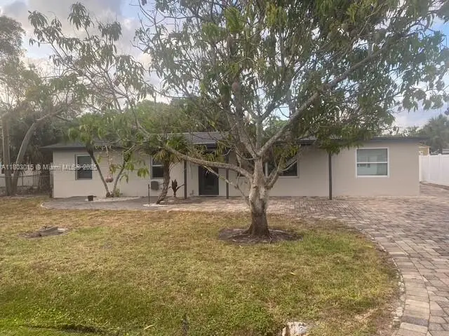 3915 Lotus Dr, Naples, FL 34104 - #2