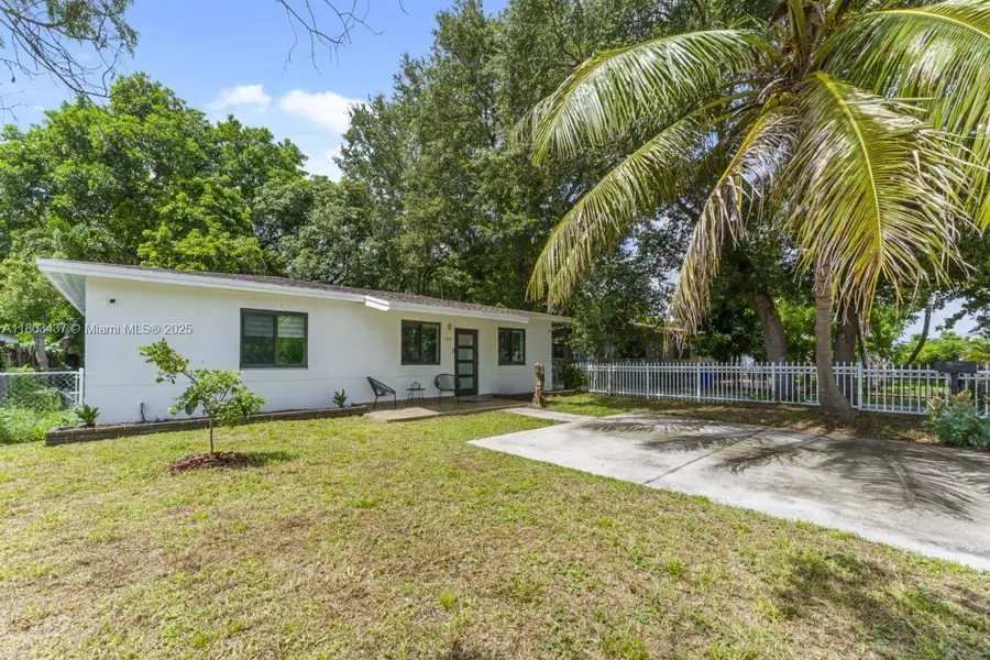 1330 NE 155th St, North Miami Beach, FL 33162 - Image #2