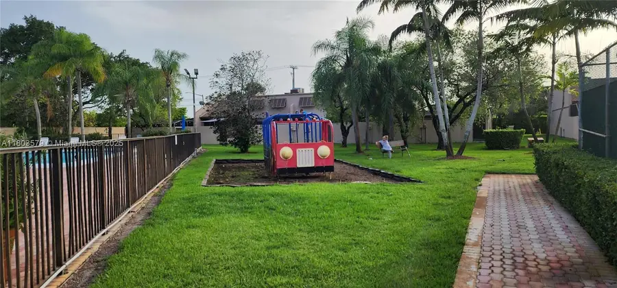 12305 NW 11th Ct, Pembroke Pines, FL 33026 - Image #3