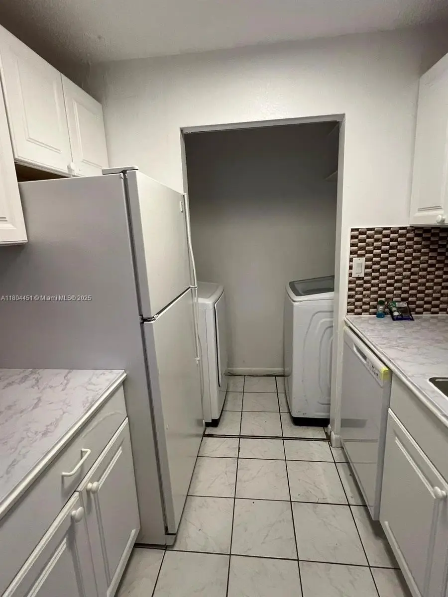 927 NE 199th St #102, Miami, FL 33179 - Image #3