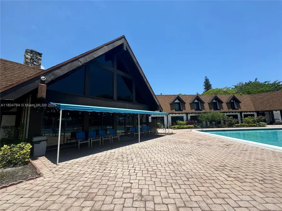 3660 Inverrary Dr #2W, Lauderhill, FL 33319 - Image #2