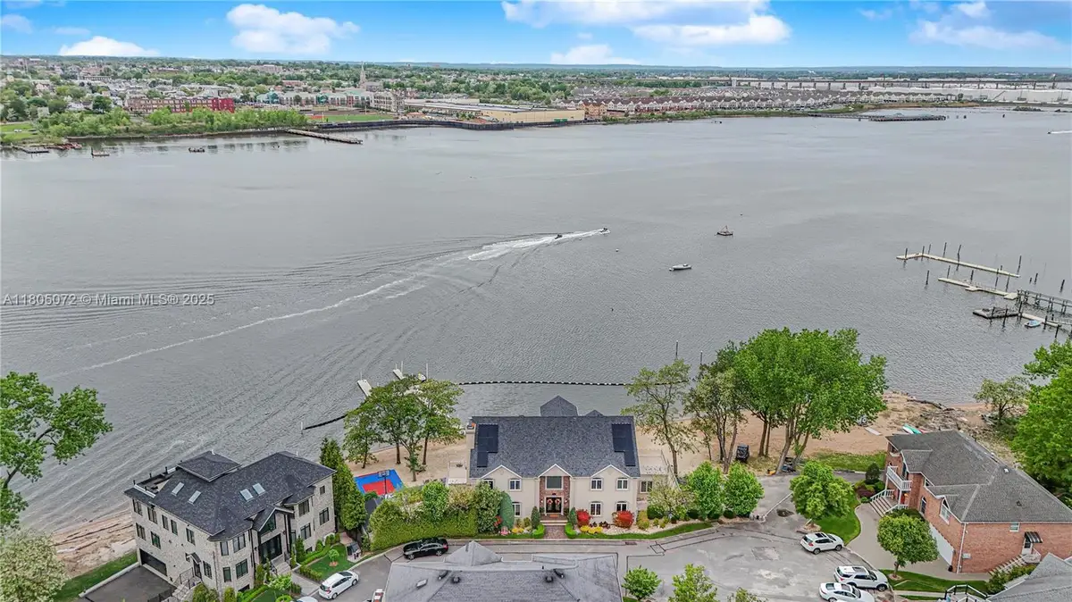 30 Aviva Ct, Staten Island, NY 10307 - Image #1