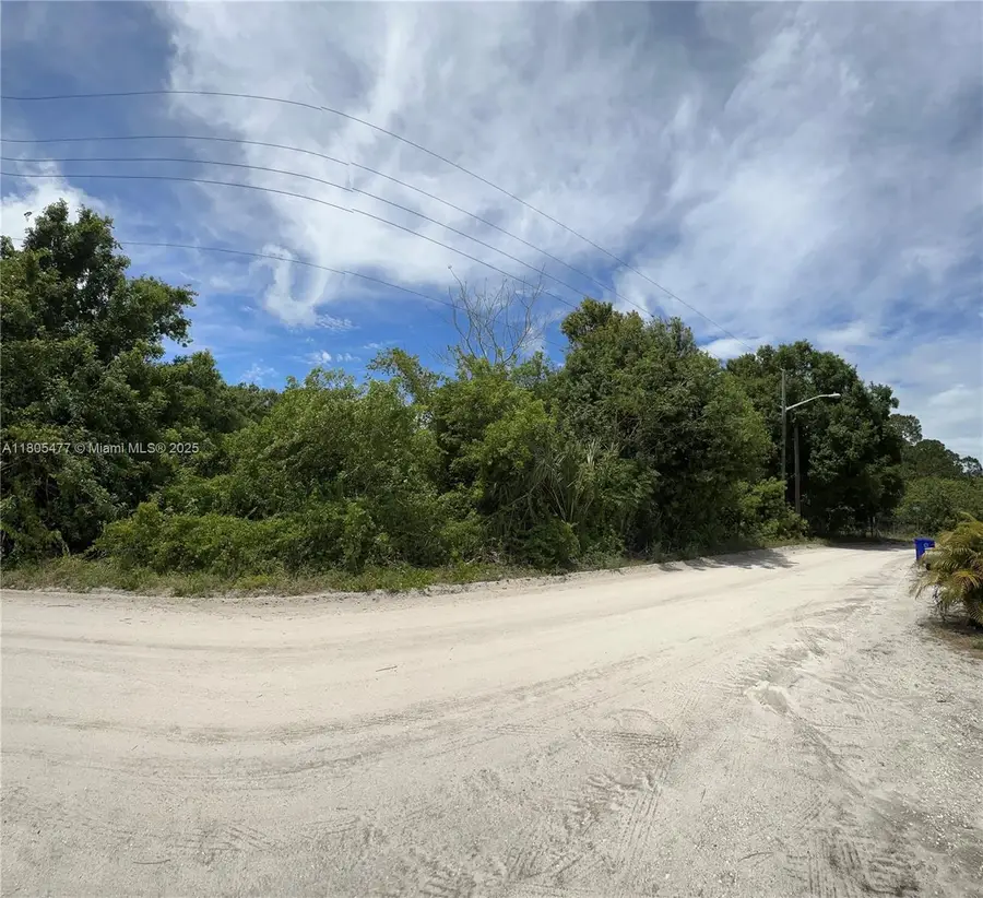 825 8th Ct, Vero Beach, FL 32962 - #3