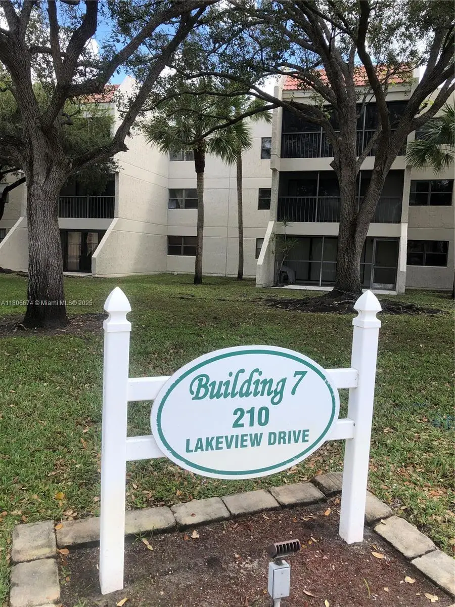 210 Lakeview Dr #207, Weston, FL 33326 - Image #2