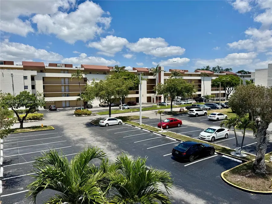 8810 Fontainebleau Blvd #318, Miami, FL 33172 - Image #2