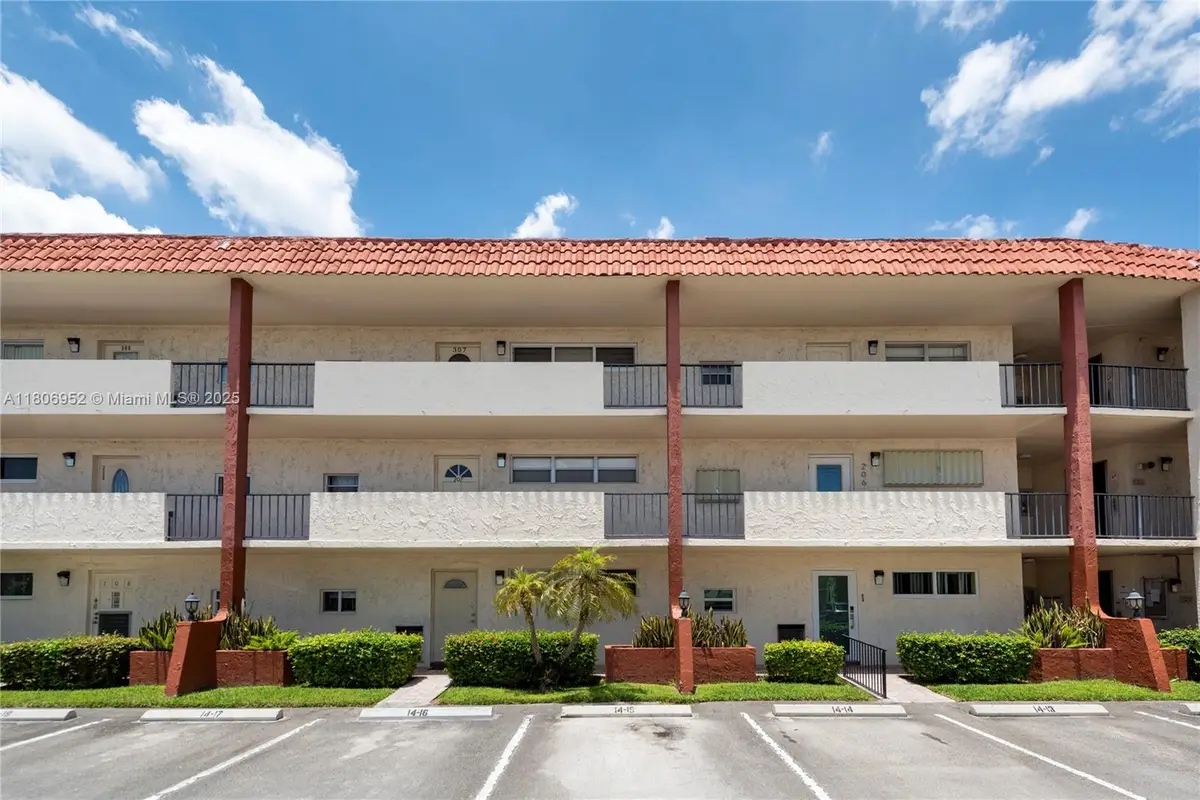 9823 S Hollybrook Lake Dr #105, Pembroke Pines, FL 33025 - Image #1