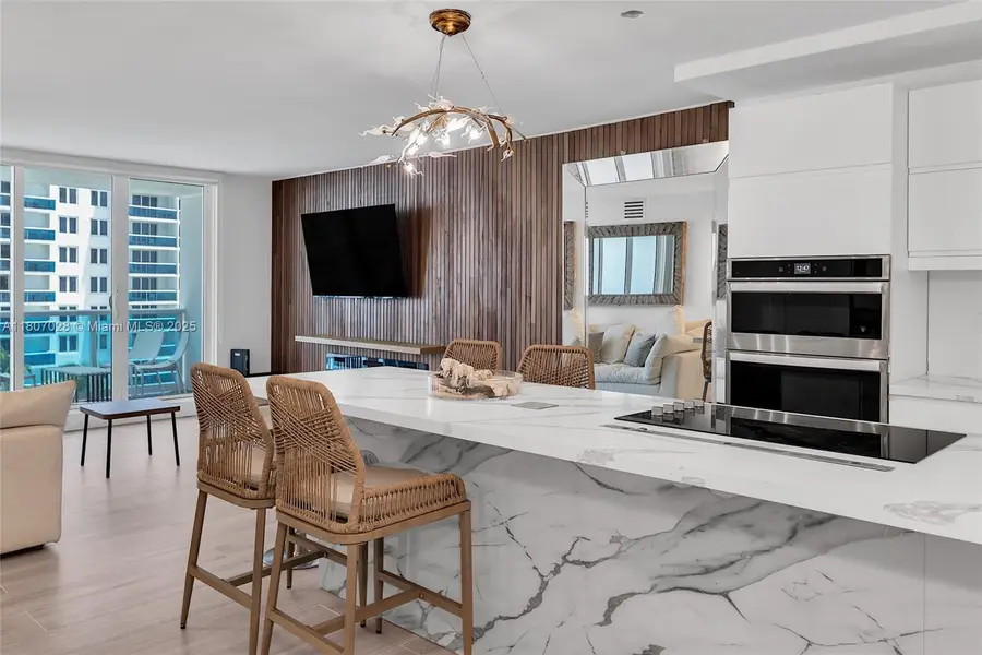 2301 Collins Ave #1019, Miami Beach, FL 33139 - Image #2