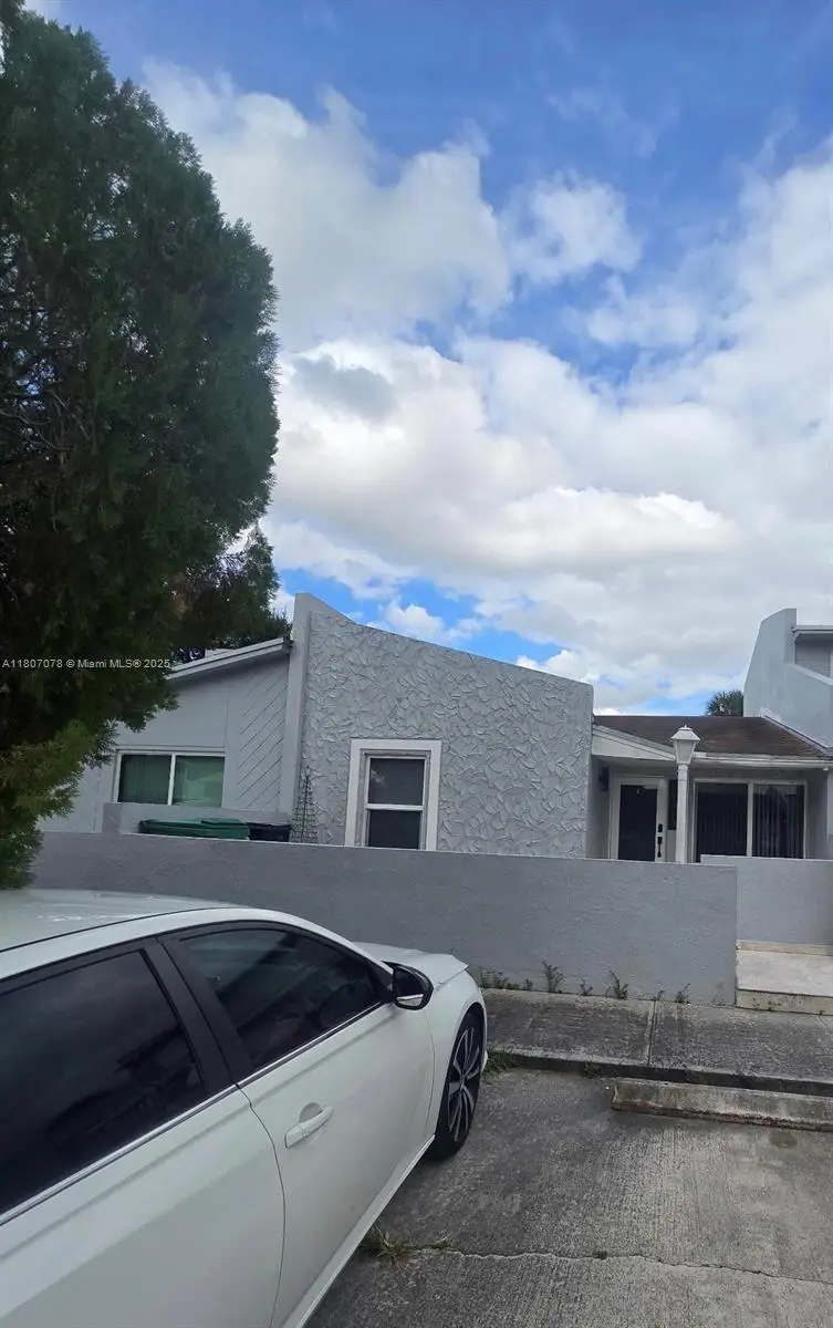 19423 NW 53rd Pl, Miami Gardens, FL 33055 - Image #1