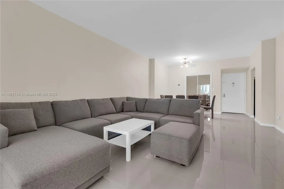 4400 Hillcrest Dr #107A, Hollywood, FL 33021 - Image #1