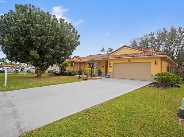 15824 Cotswold Ct, Davie, FL 33331