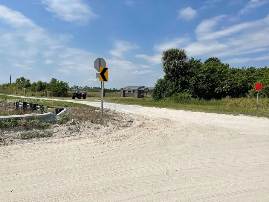 2105 86th Ave Sw, Vero Beach, FL 32966 - Image #2