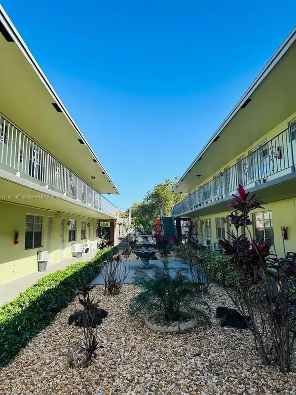 17 NE 2nd Ave #108, Dania Beach, FL 33004