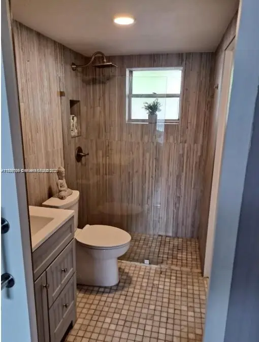 220 Kings Point Dr #106, Sunny Isles Beach, FL 33160 - Image #3