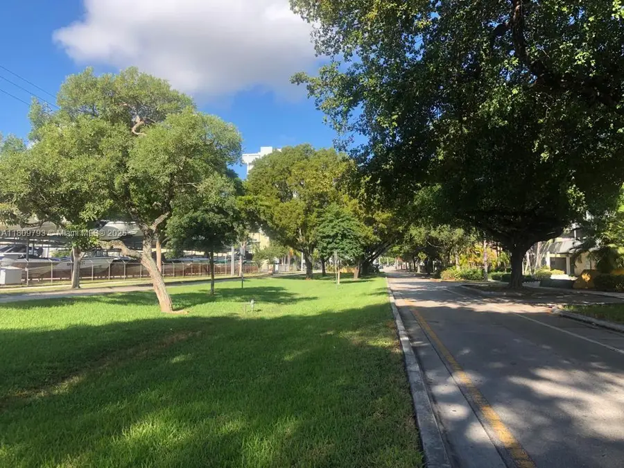 1975 NE 135th St #2D, North Miami, FL 33181 - Image #2