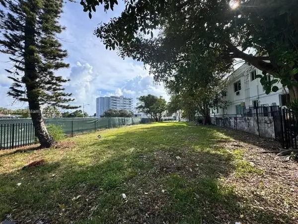 6949 Bay Dr, Miami Beach, FL 33141