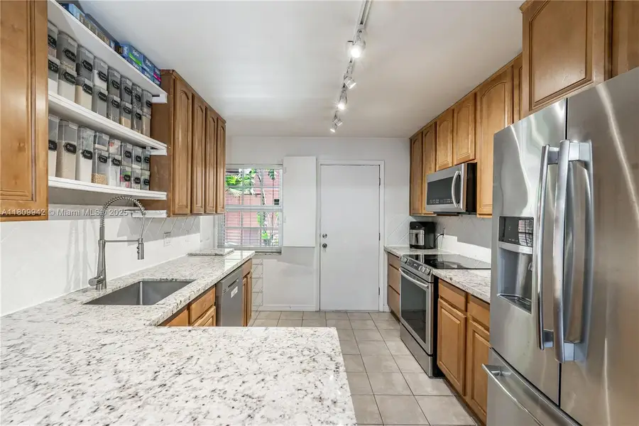 680 Tennis Club Dr #110, Fort Lauderdale, FL 33311 - Image #2