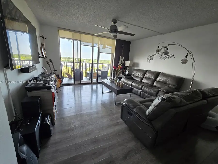 900 NE 195th St #709, Miami, FL 33179 - Image #2