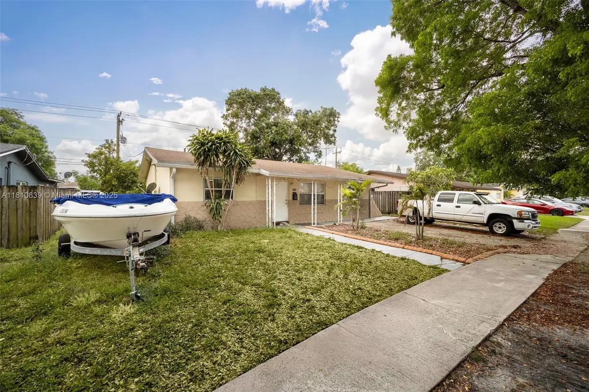 3430 N 65th Ave, Hollywood, FL 33024 - Image #1