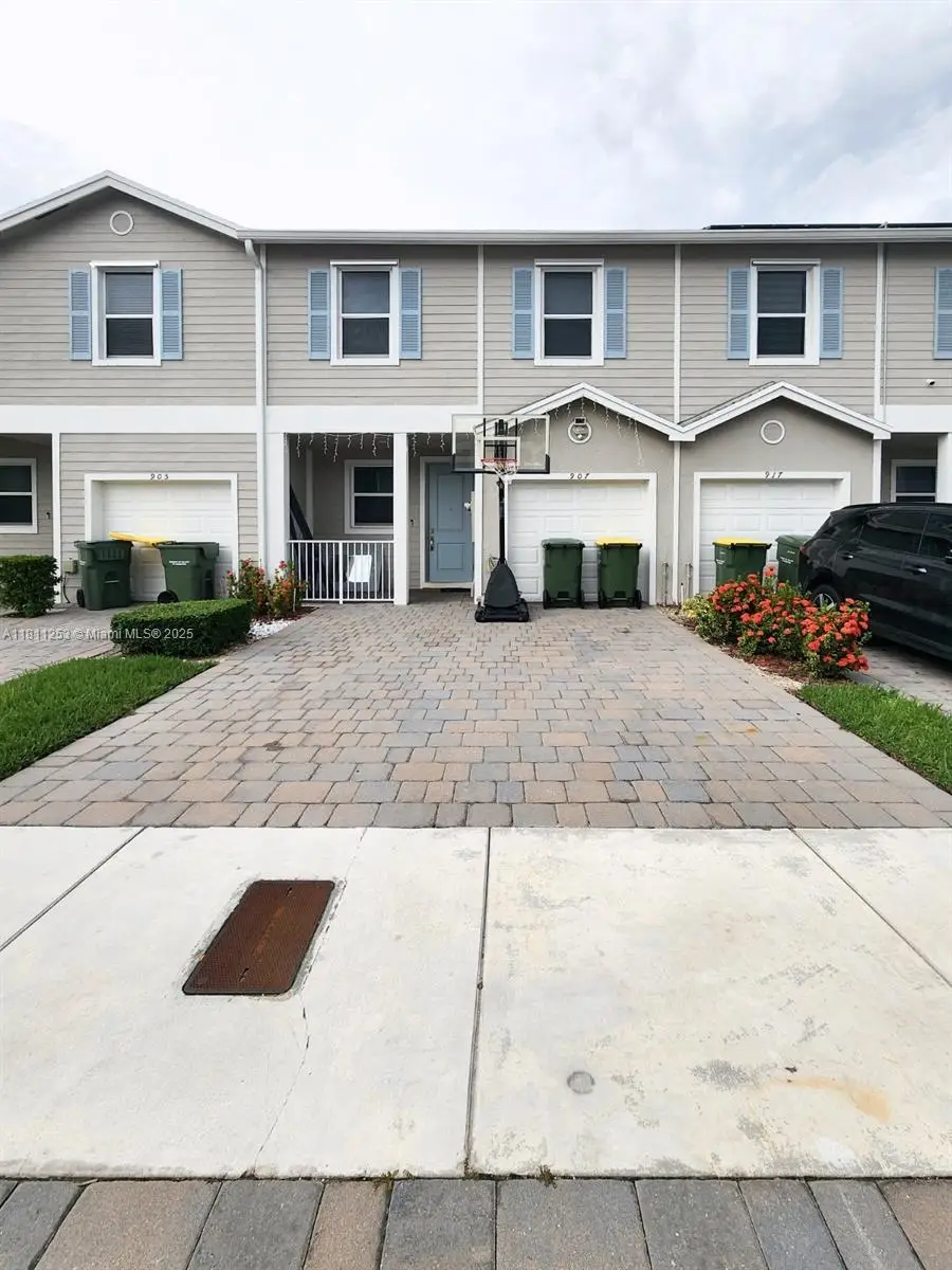 907 SE 17th Ct, Homestead, FL 33034 - Image #1