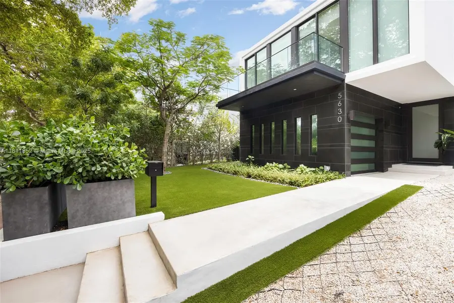 5630 Pine Tree Dr, Miami Beach, FL 33140 - Image #3