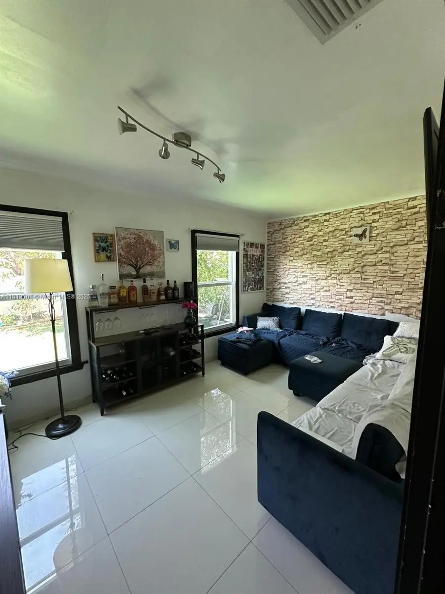 544 NW 96th St, Miami, FL 33150 - Image #3