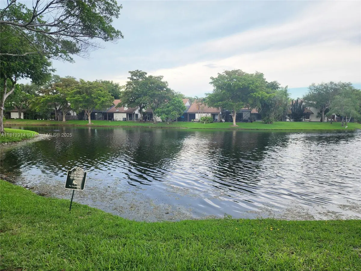 52 Wimbledon Lake Dr #200, Plantation, FL 33324 - Image #1