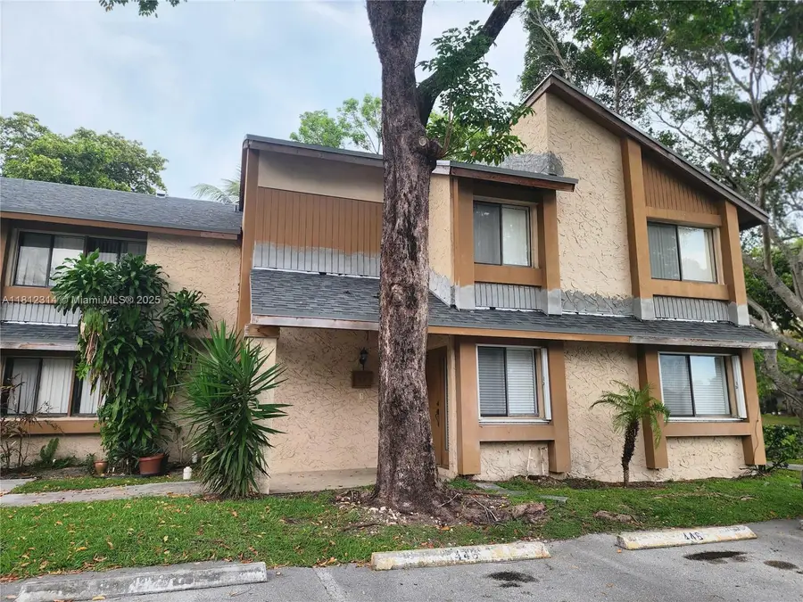 52 Wimbledon Lake Dr #200, Plantation, FL 33324 - Image #2