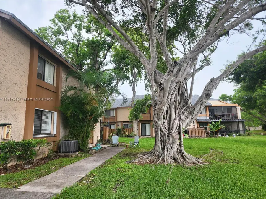 52 Wimbledon Lake Dr #200, Plantation, FL 33324 - Image #3